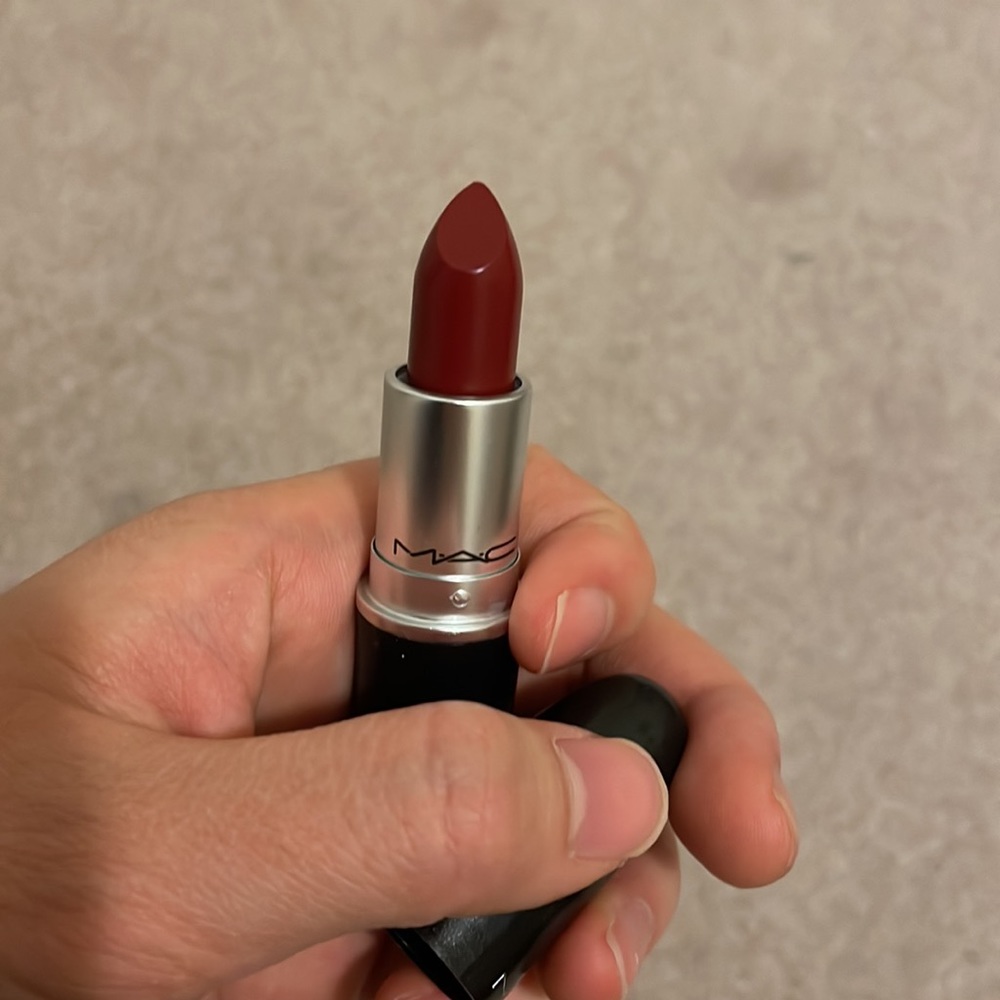 MAC AMPLIFIED LIPSTICK -DUBONNET - Picture 4 of 5